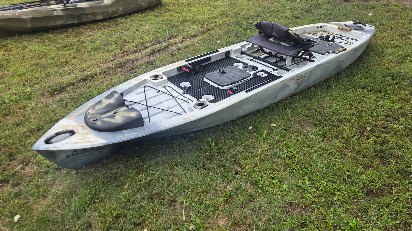 2019 Tracker Marine 128T Kayak