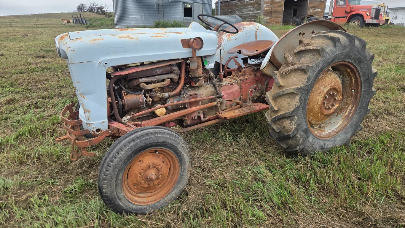 1955 Ford 800 Series Tractor - Gasoline