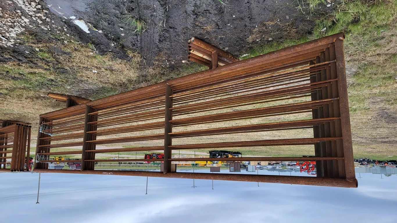 6 - 24FT. Free Standing Panels, Sold 6 X Bid