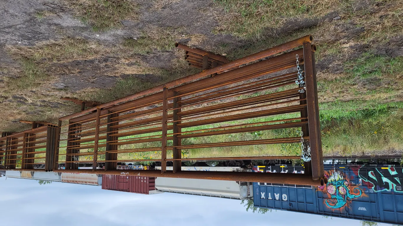 6 - 24FT. Free Standing Panels, Sold 6 X Bid
