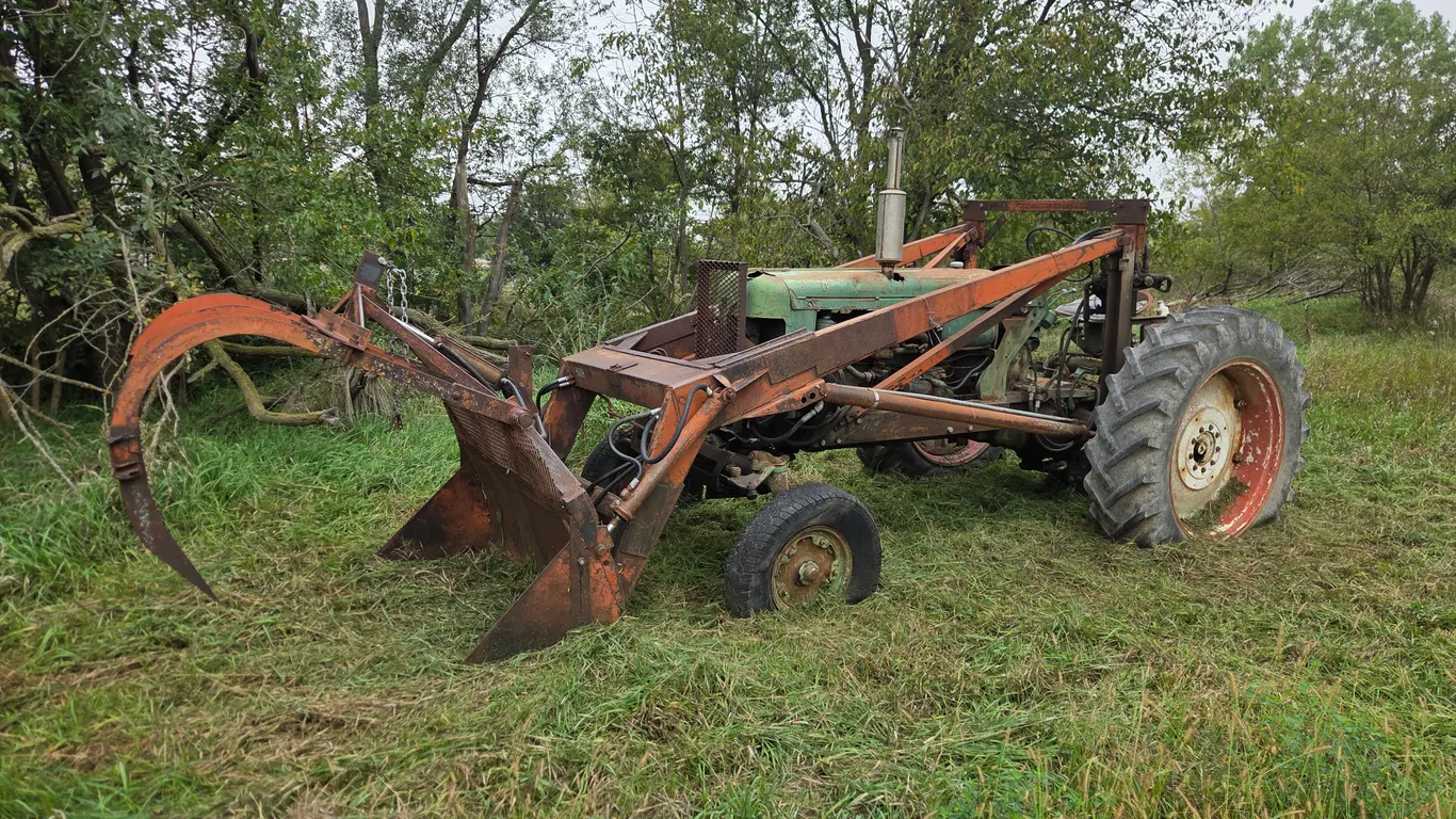 Oliver RowCrop Wide Front Tractor - Gasoline