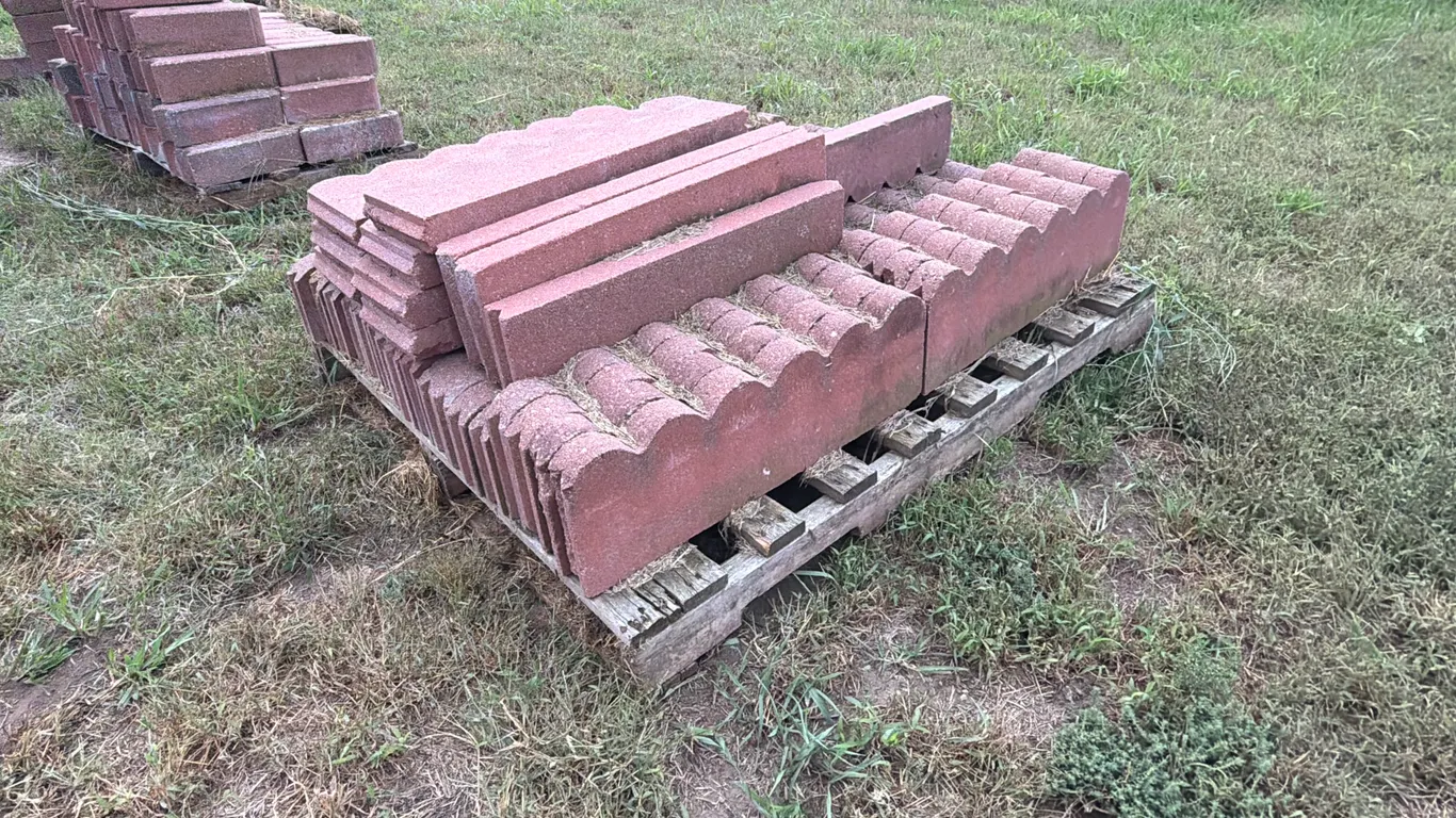(45) Land Scape Edge Pavers