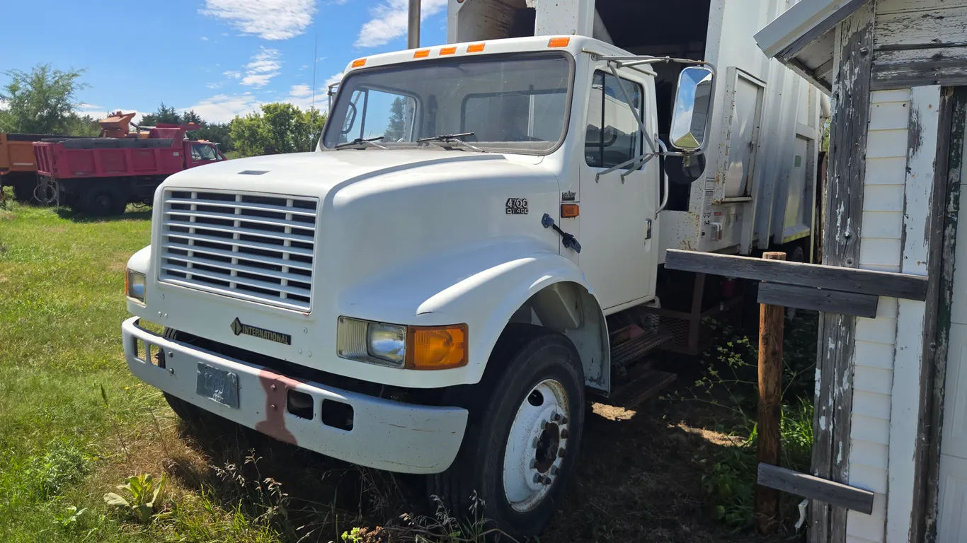 1995 International 4700 Garbage Truck - Diesel