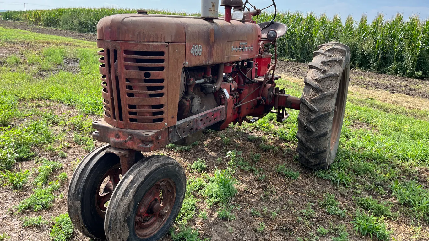 Farmall 400 Tractor - Gasoline