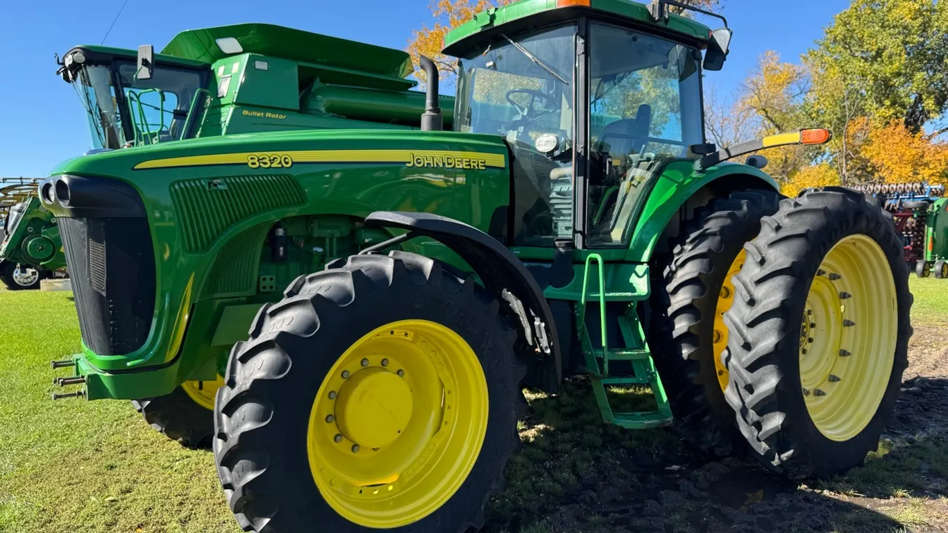 John Deere 8320 MFWD