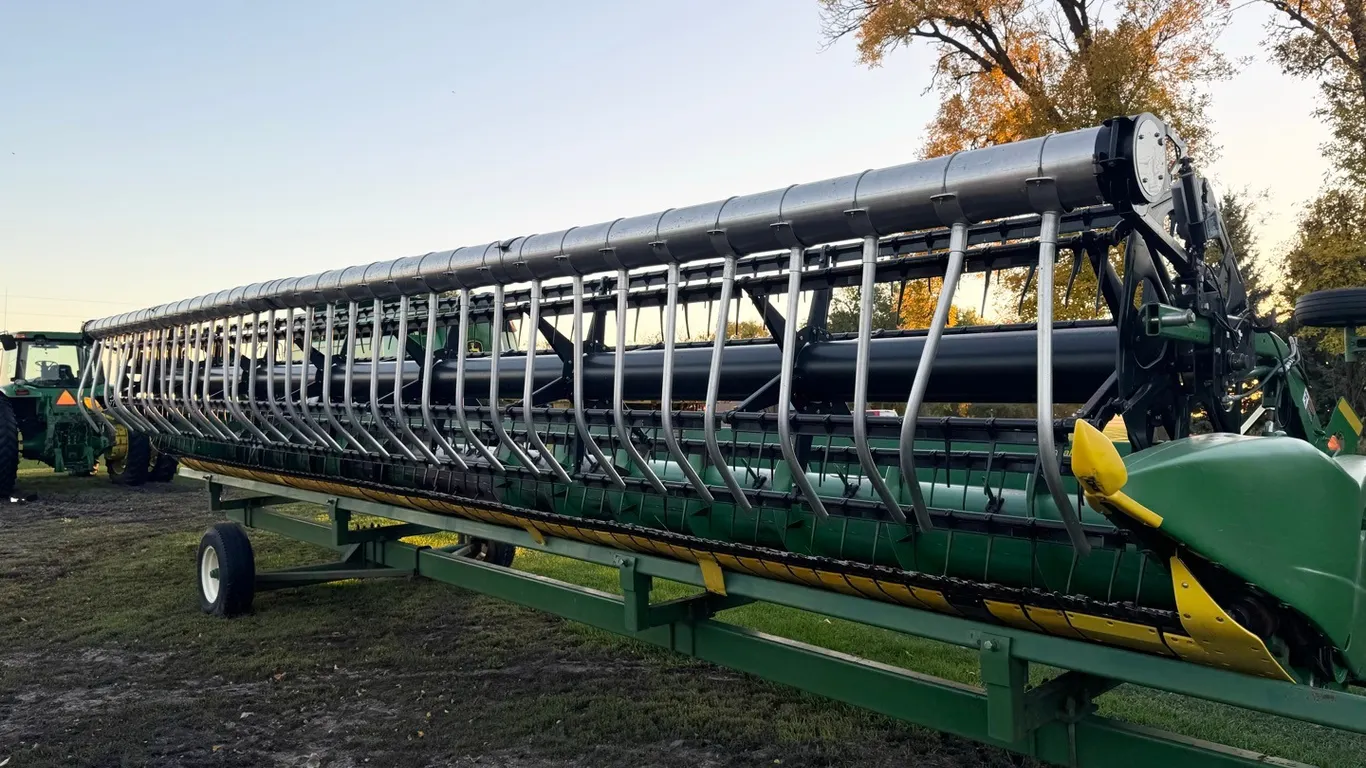 John Deere 635F HydraFlex 35' flexhead
