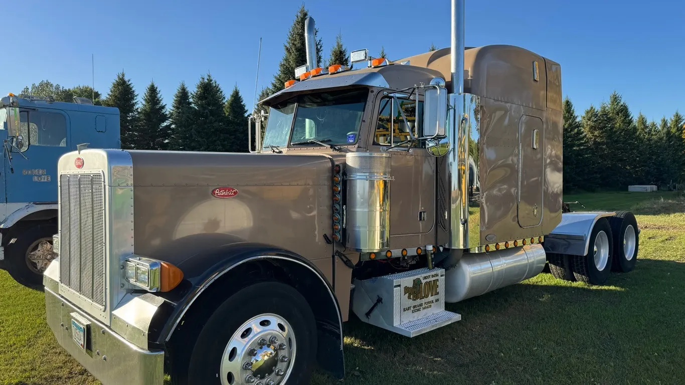 2001 Peterbilt 379 sleeper