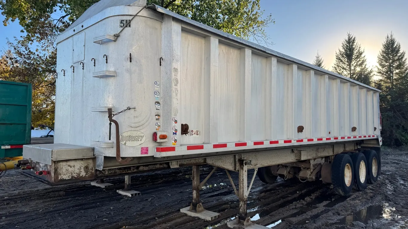 1982 Dorsey 32' triaxle aluminum end dump