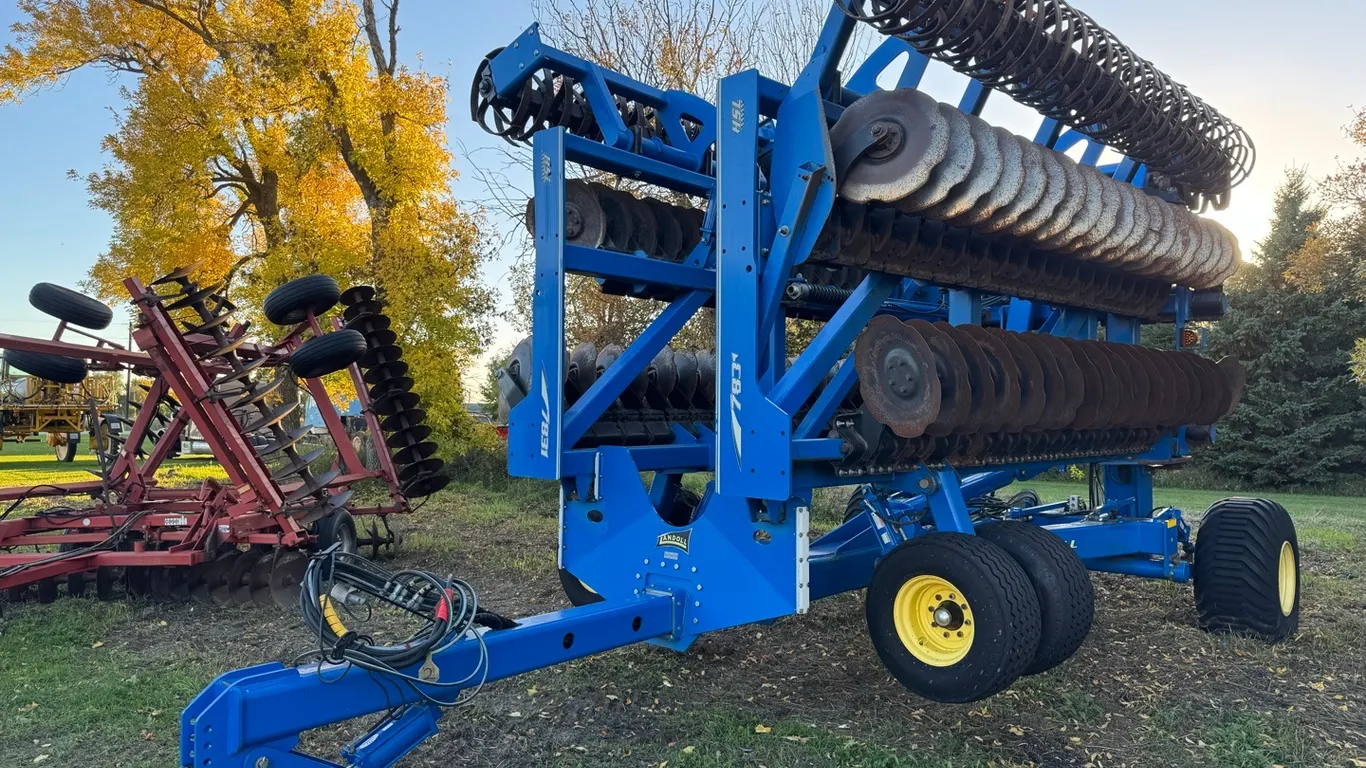 Landoll 7831 HSL 40' high speed disk