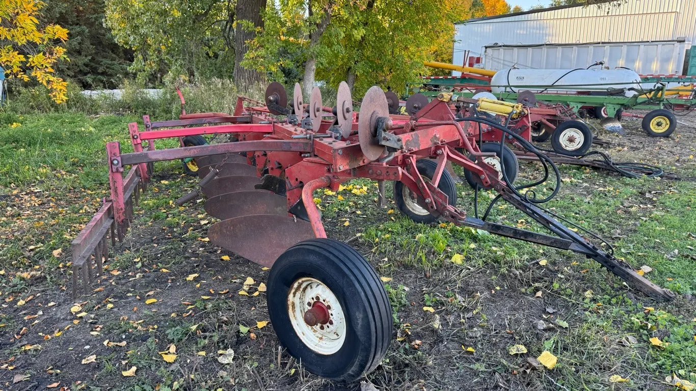 International 770 6btm toggle trip plow