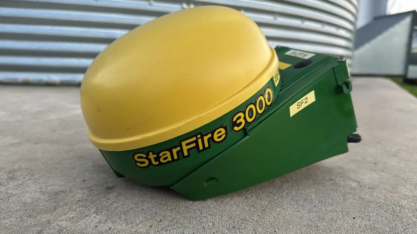 John Deere StarFire 3000 receiver w/ SF2