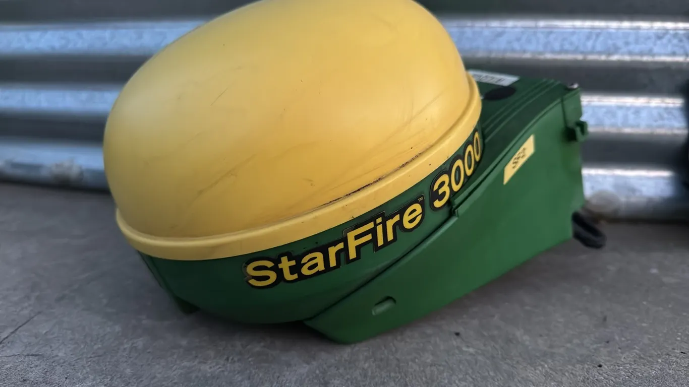 John Deere StarFire 3000 receiver w/ SF2