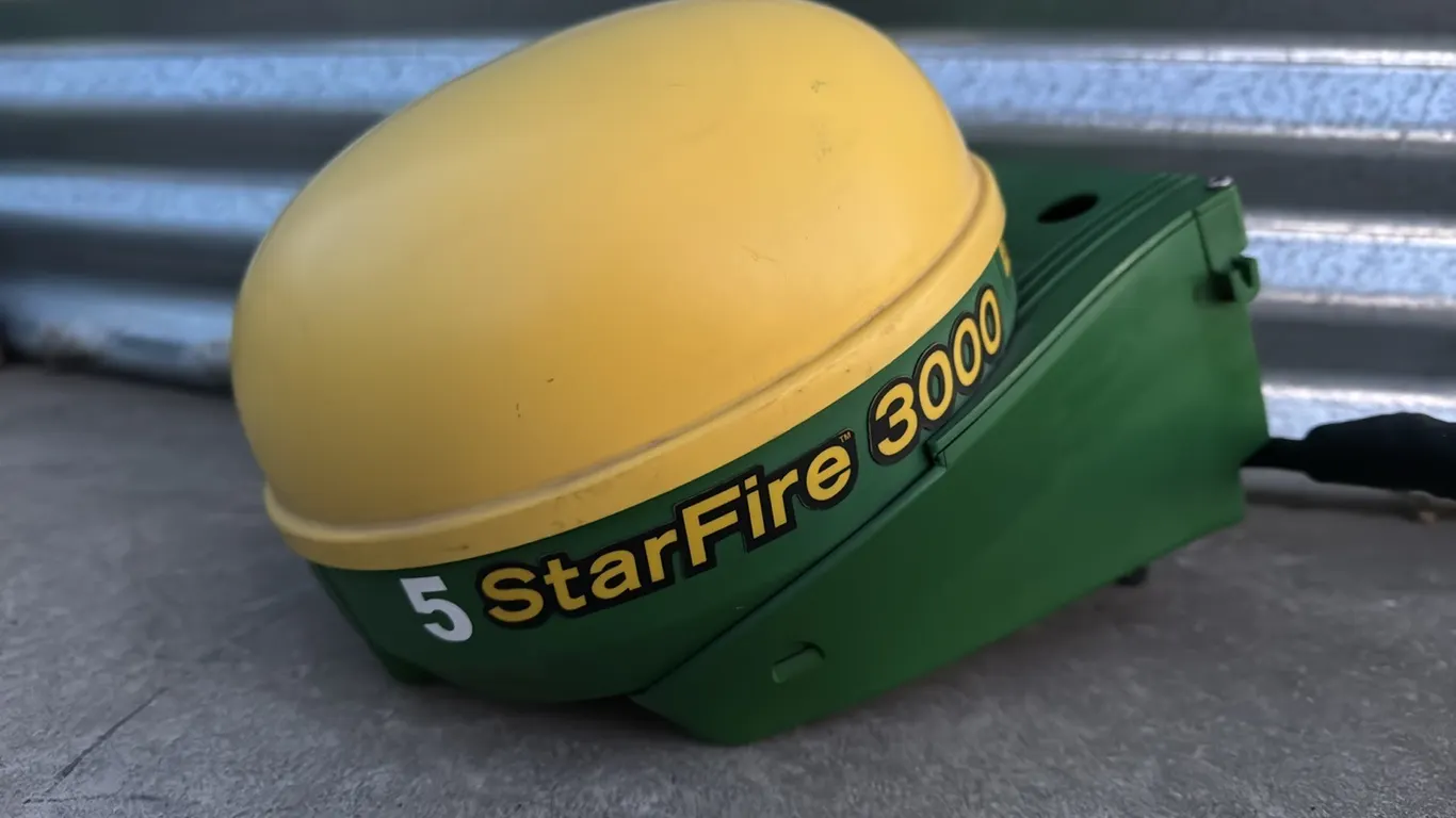 John Deere StarFire 3000 receiver w/ SF2
