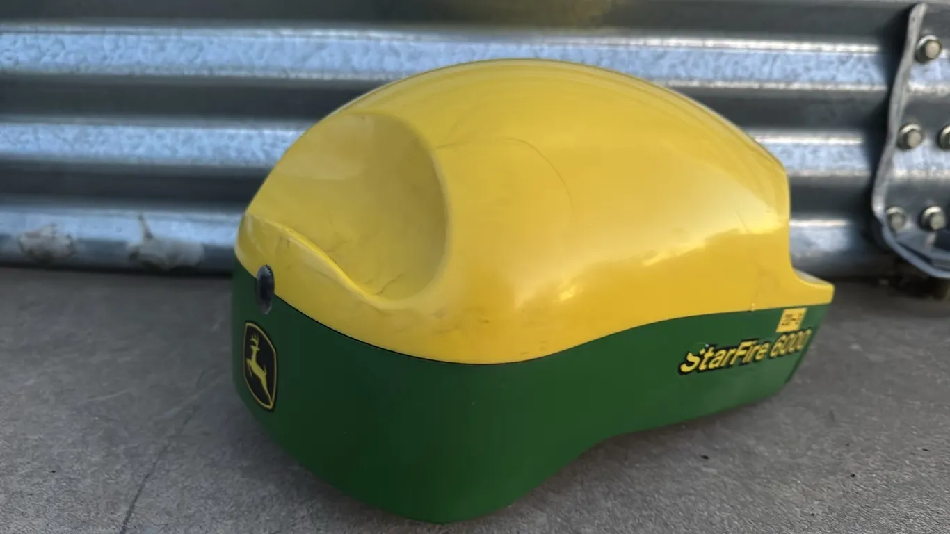 John Deere StarFire 6000 receiver