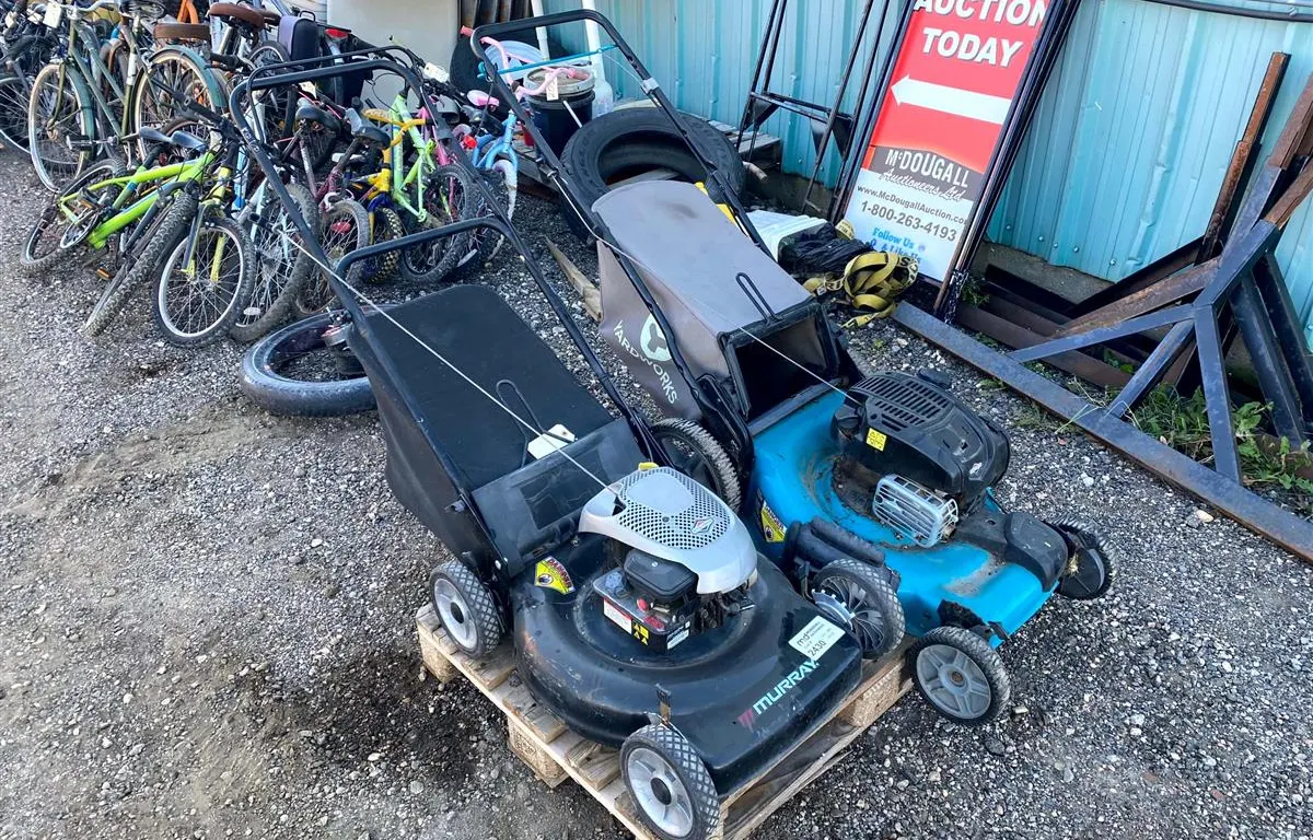 Murray and Yardworks Push Lawn Mowers
UNRESERVED