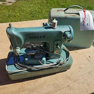 Singer RFJ8-8 Portable Sewing Machine
 UNRESERVED