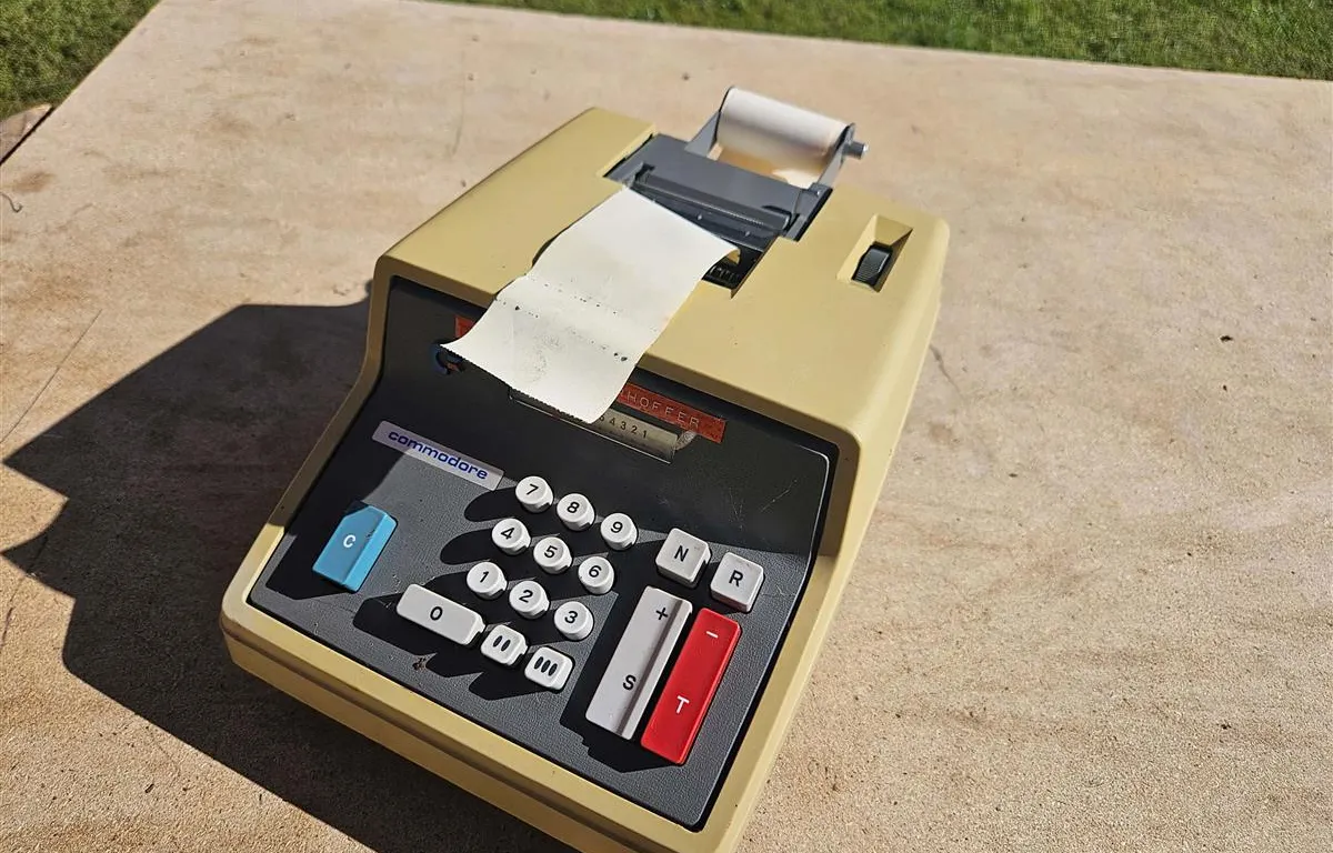 Commodore Printing Adding Machine with Cover
UNRESERVED
