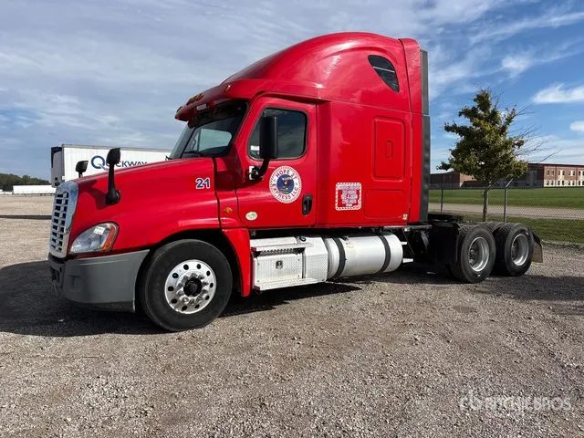 2018 Freightliner Cascadia 125 6x4 T/A Sleeper Truck Tractor
