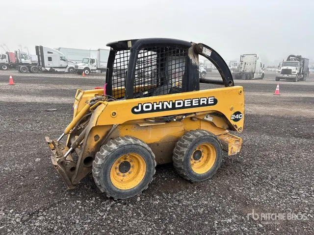 2000 John Deere 240 Skid Steer Loader