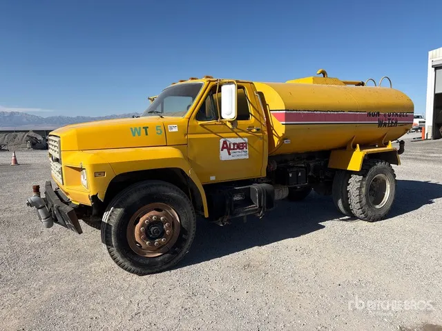 1989 Ford F-800 4x2 Water Truck