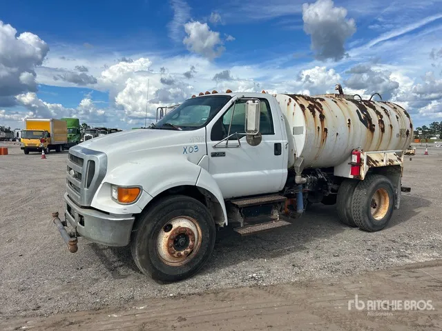 2007 Ford F-750 4x2 Water Truck
