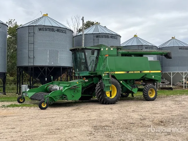 1993 John Deere 9500 Combine Harvester