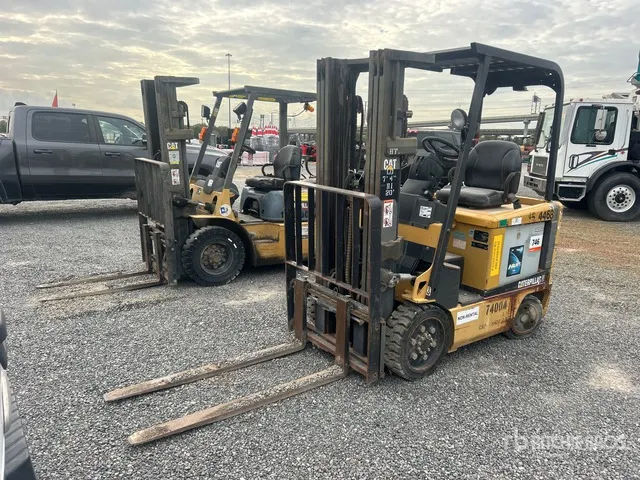 2004 Cat EC20KS 3400 lb Pneumatic Tire Forklift