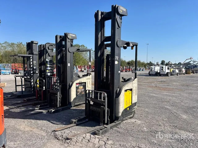 Crown RD5525-30 3000 lb Electric Forklift
