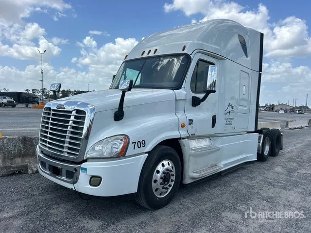 2019 Freightliner Cascadia 125 6x4 Tri/A Day Cab Truck Tractor (Glider Kit)