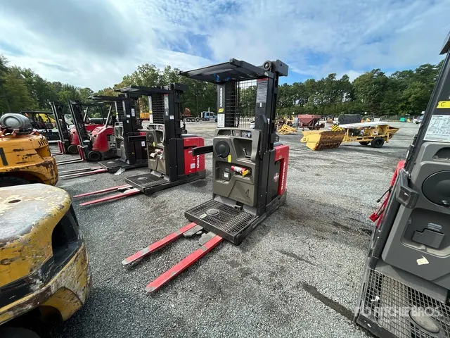 2019 Raymond 5300 3000 lb Order Picker
