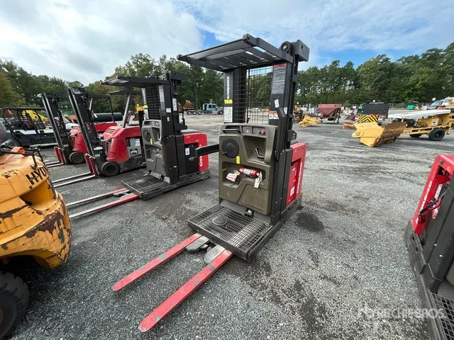 2019 Raymond 5300 3000 lb Order Picker