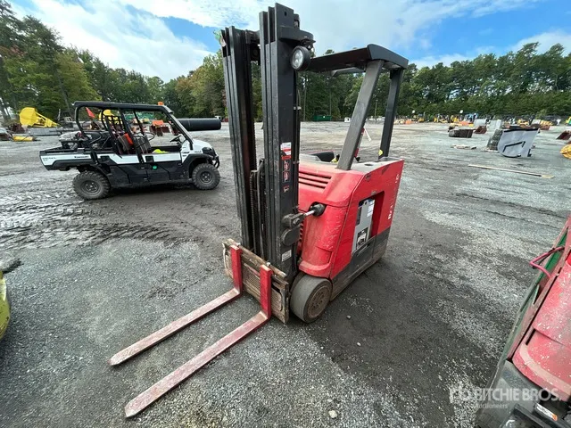2019 Raymond 4250 4000 lb Reach Truck