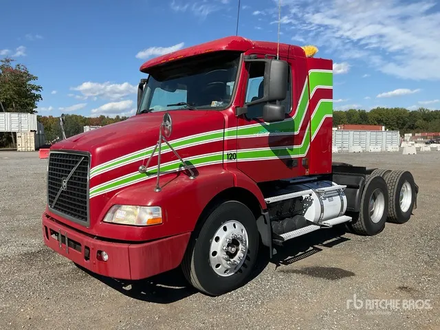 2004 Volvo VNM T/A Day Cab Truck Tractor