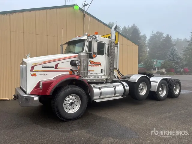 2018 Kenworth T800 8x4 Heavy Haul Tri/A Day Cab Truck Tractor
