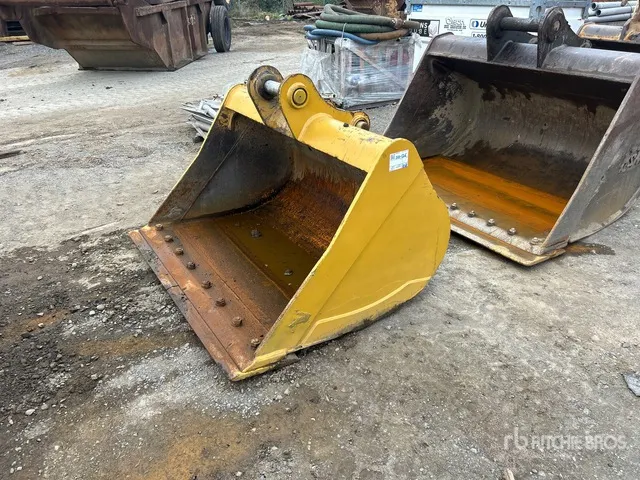 Cat 60 in Cleanup Excavator Bucket