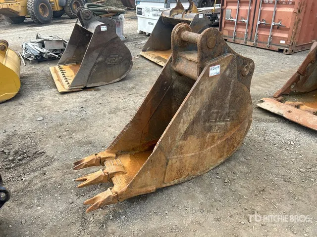 CWS 24 in Digging Excavator Bucket