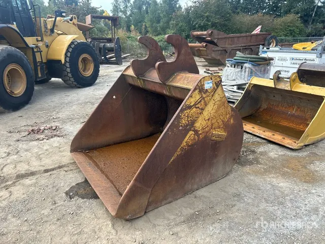 68 in Q/C Cleanup Excavator Bucket