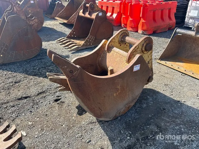 30 in Digging Excavator Bucket