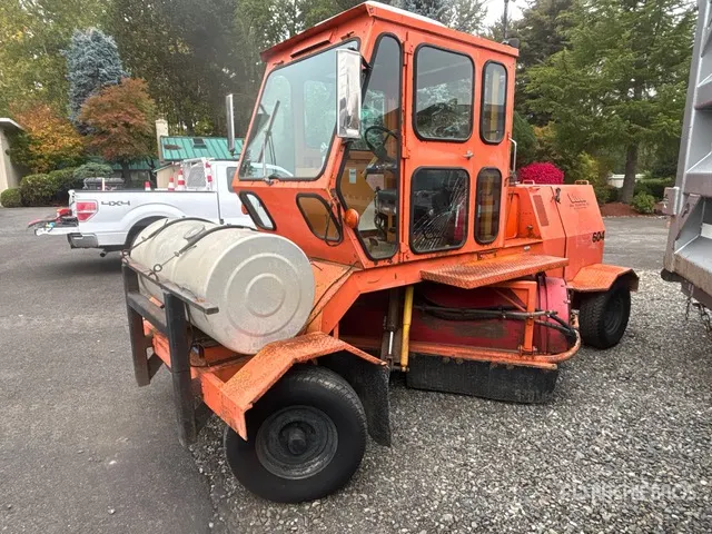 1991 Broce RC300 Self-Propelled Broom