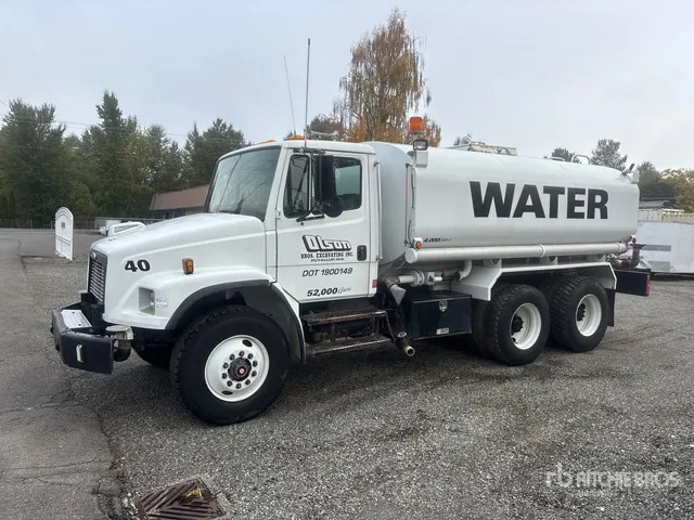 2003 Freightliner FL80 4000 gal 6x4 Water Truck
