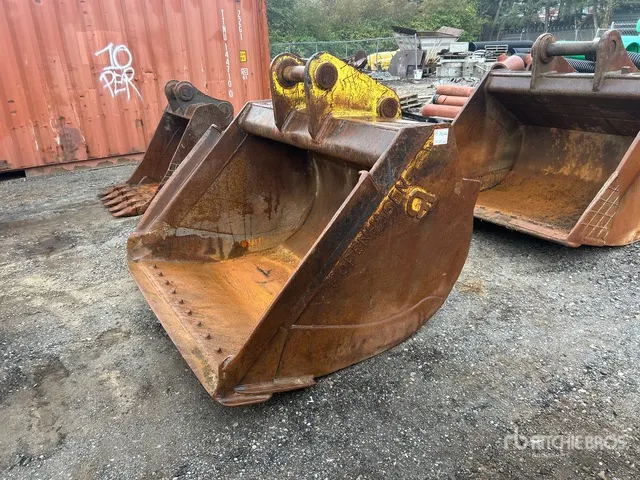 CT 74 in Cleanup Excavator Bucket