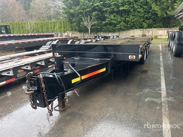 2014 Interstate 29 ft Tri/A Tilt Deck Trailer