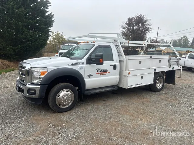 2016 Ford F-550 XLT 4x2 Flatbed Truck