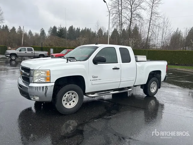 2009 Chevrolet 2500 4x4 Extended Cab Pickup