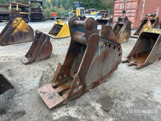 24 in 0.85 cyd Digging Excavator Bucket - Fits John Deere 345