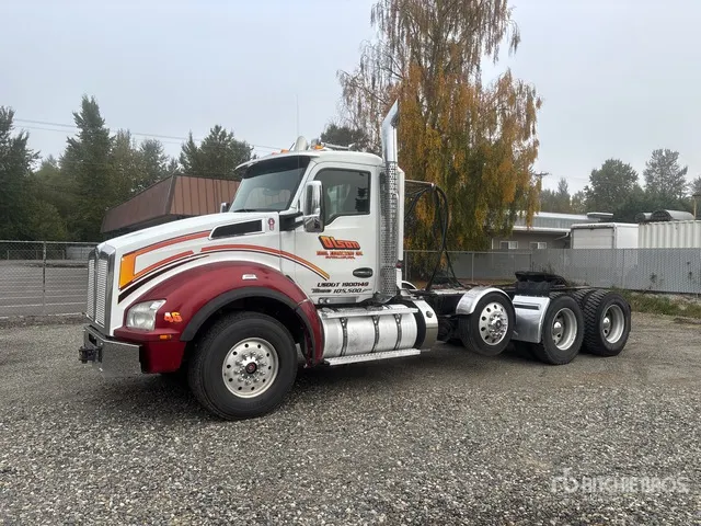 2019 Kenworth T880 8x4 Heavy Haul Tri/A Day Cab Truck Tractor