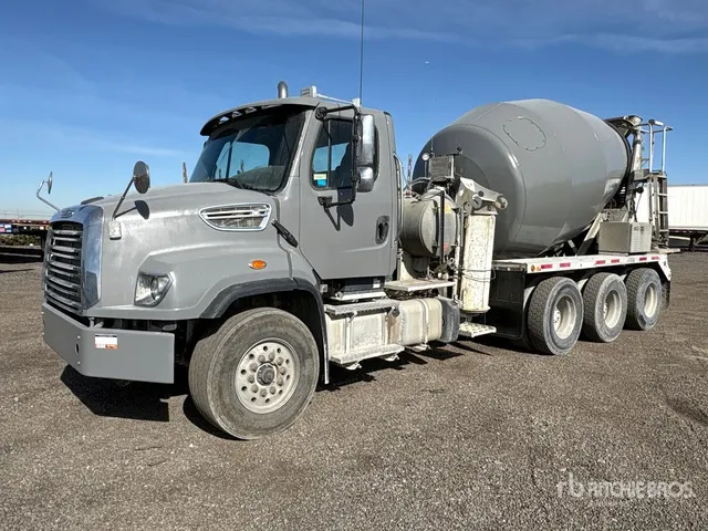 2013 Freightliner 114SD 8x6 Mixer Truck