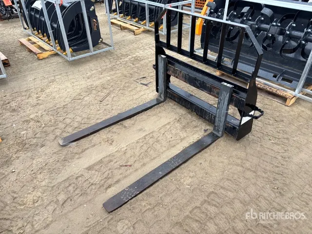 John Deere Worksite Pro 48 in Skid Steer Forks