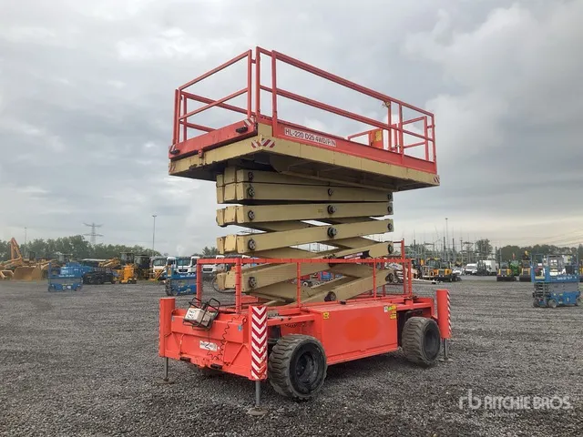 2018 Holland Lift HL-220 D25 4x4 Diesel Scissor Lift
