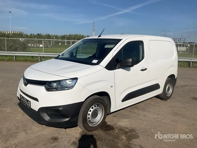 2022 Toyota Proace 1.5 D Cargo Van